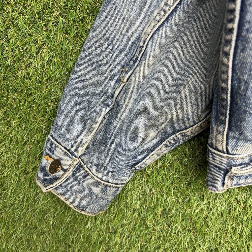 Vintage Levis Trucker Jacket Mens Medium Flannel Lined Denim Made in USA 80s 90s